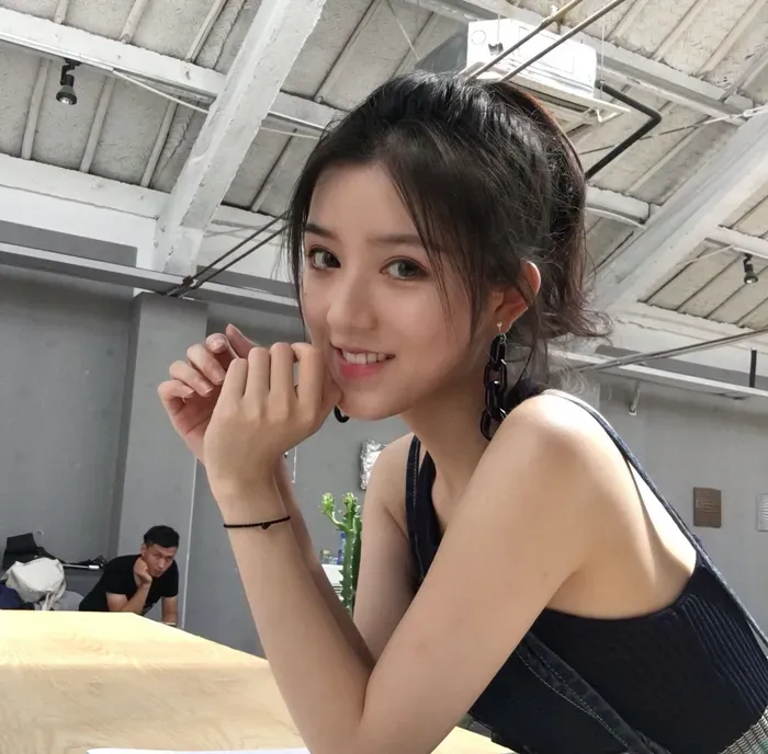 gái xinh cười 24