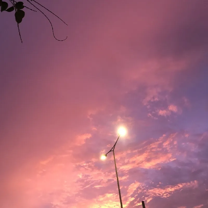 Vibe cực nghệ thuật cho Facebook với avatar bầu trời chill