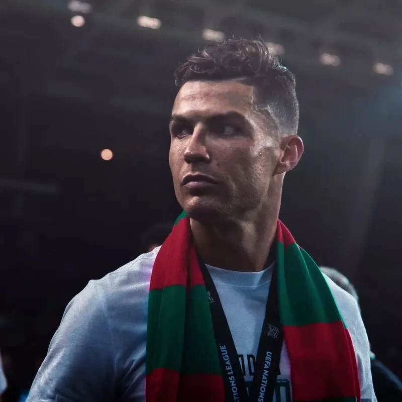 Góc nghiêng thần thánh trong tấm avatar Ronaldo đẹp mê ly