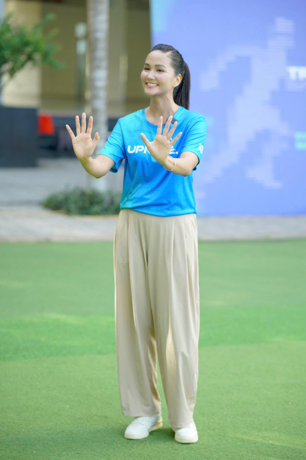 Hành trình từ buôn làng đến vương miện và câu trả lời cho H'Hen Niê là ai