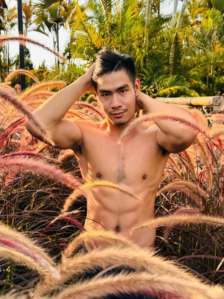 Hình ảnh giản dị gây bão của Danh Chiếu Linh trên mạng xã hội thời gian qua