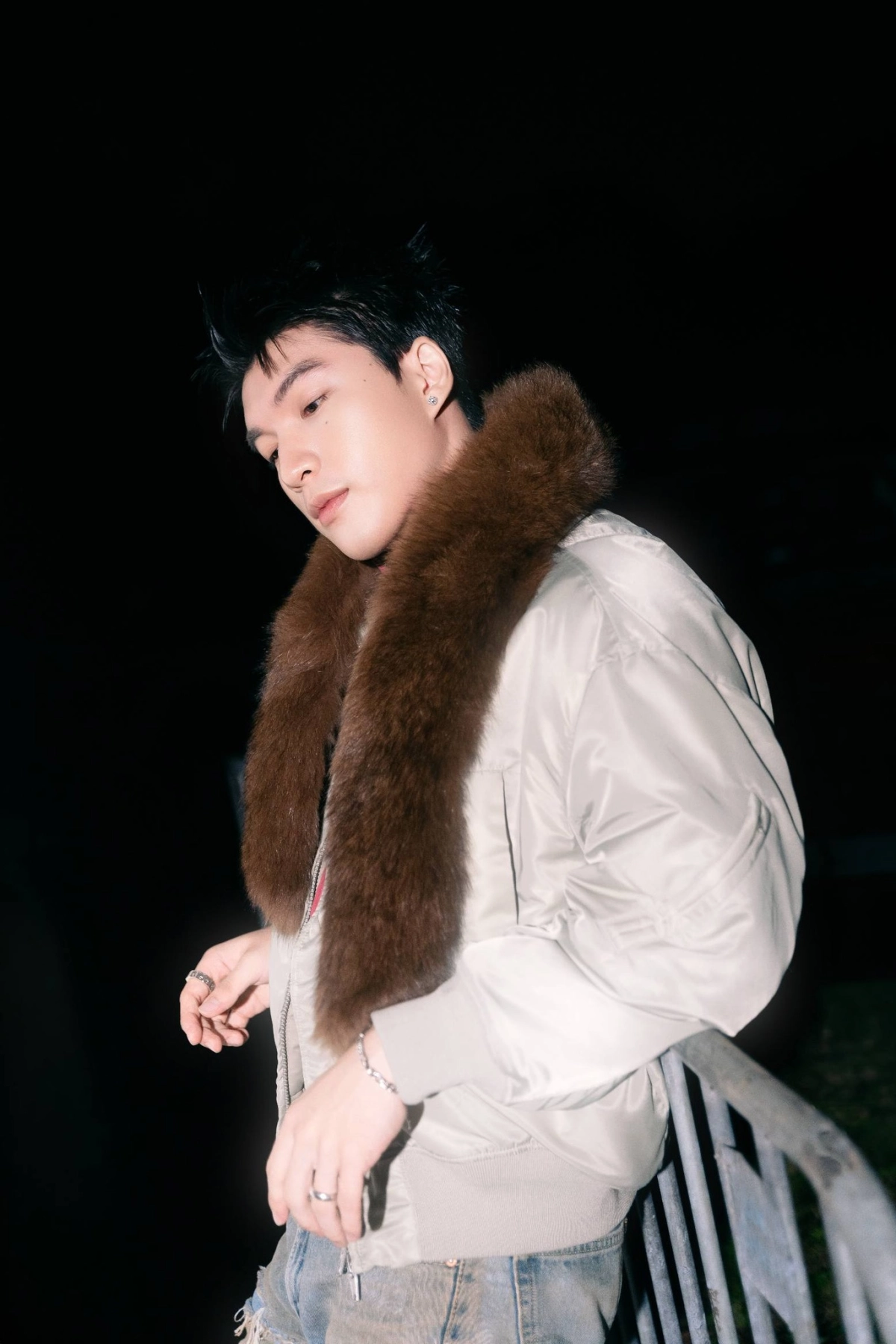 Bất ngờ với độ trẻ trung và tài năng khi biết Hieuthuhai sinh năm bao nhiêu