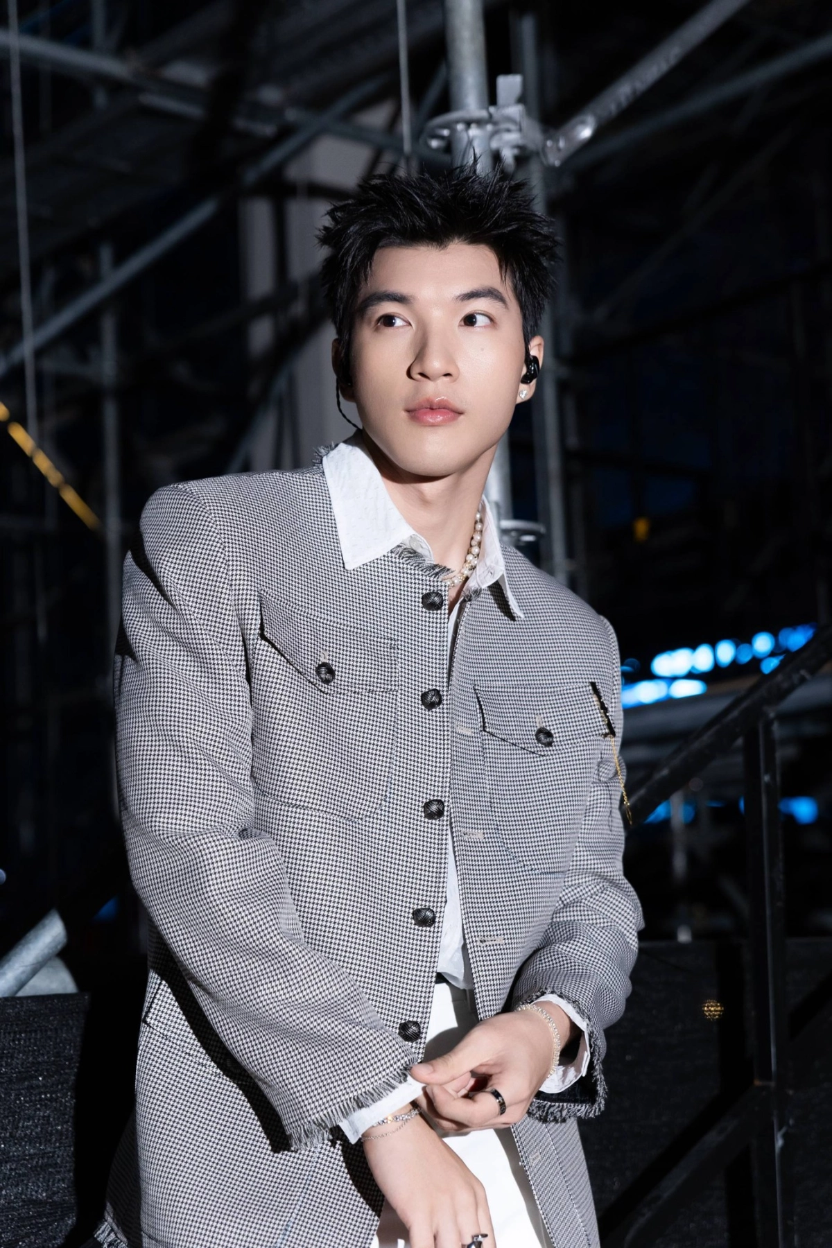 Nhan sắc cam thường không góc chết của Hieuthuhai ngoài đời thực