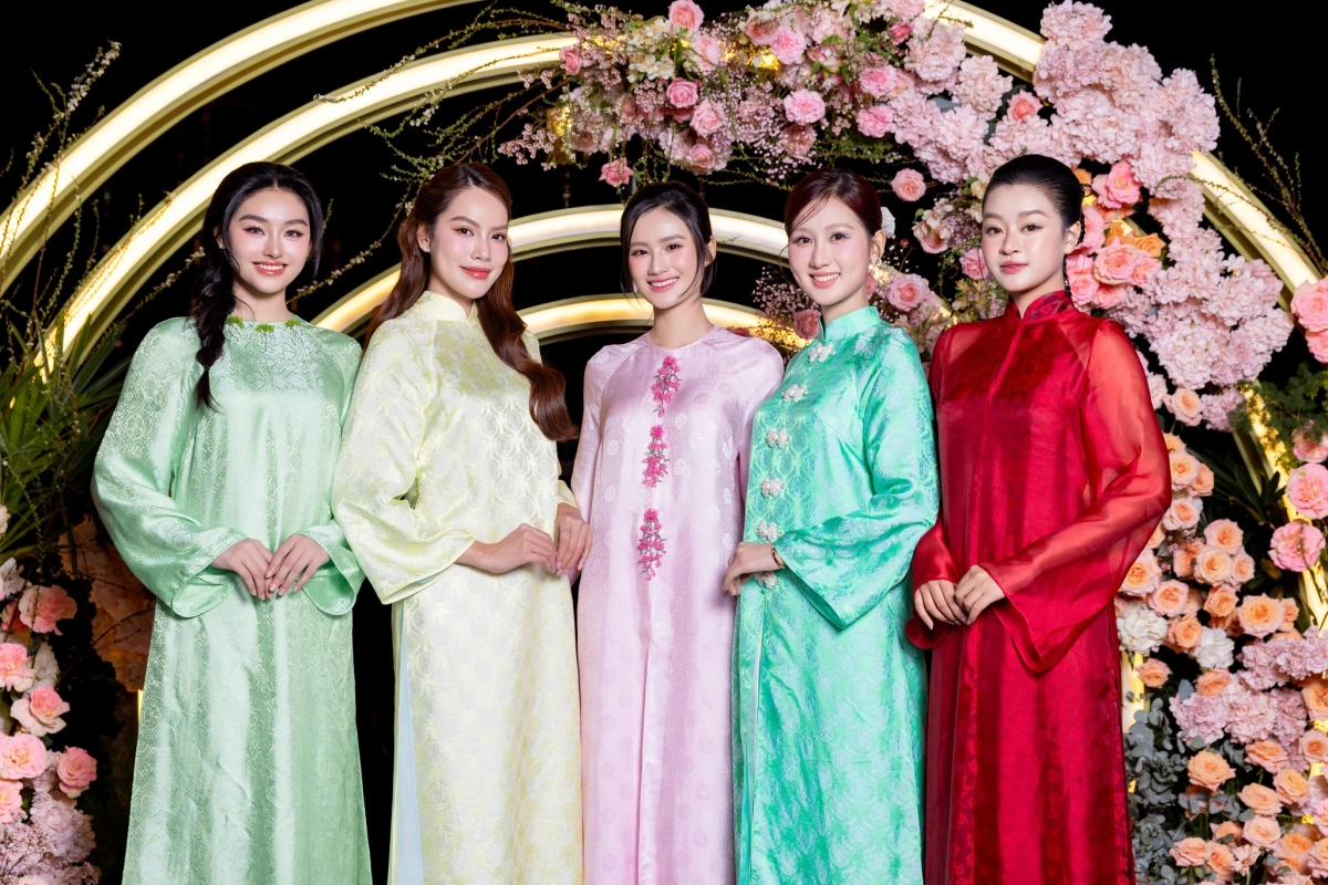 Nhìn lại khoảnh khắc Huỳnh Trần Ý Nhi đăng quang rực rỡ và đầy cảm xúc