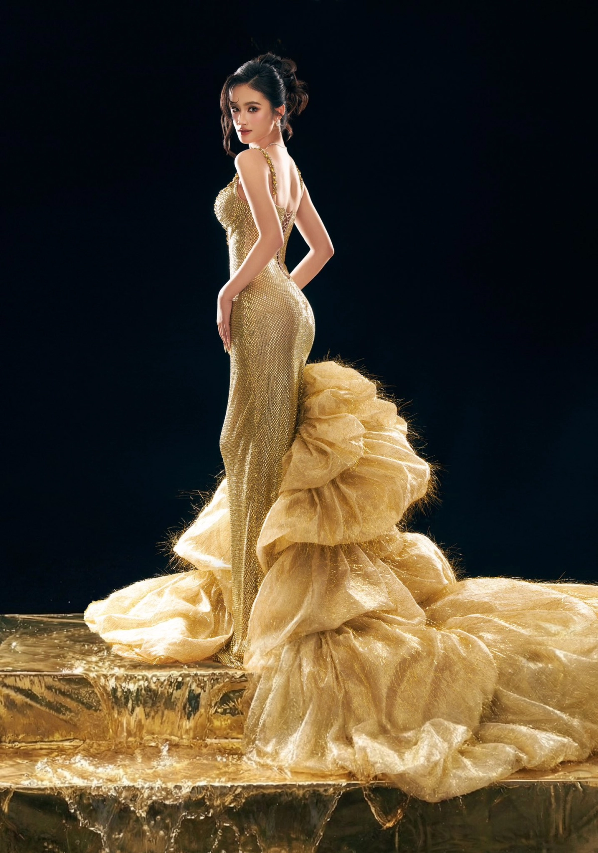 Sự thật đằng sau những ồn ào Huỳnh Trần Ý Nhi scandal chấn động một thời