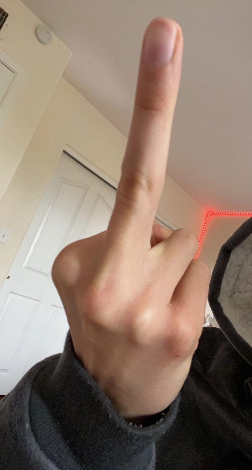 Đổi gió profile Facebook với avatar ngón giữa meme cực ngầu