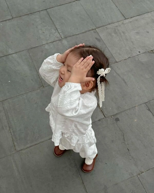 Làm mới kho sticker Zalo bằng ảnh meme Pam yêu ơi độc lạ