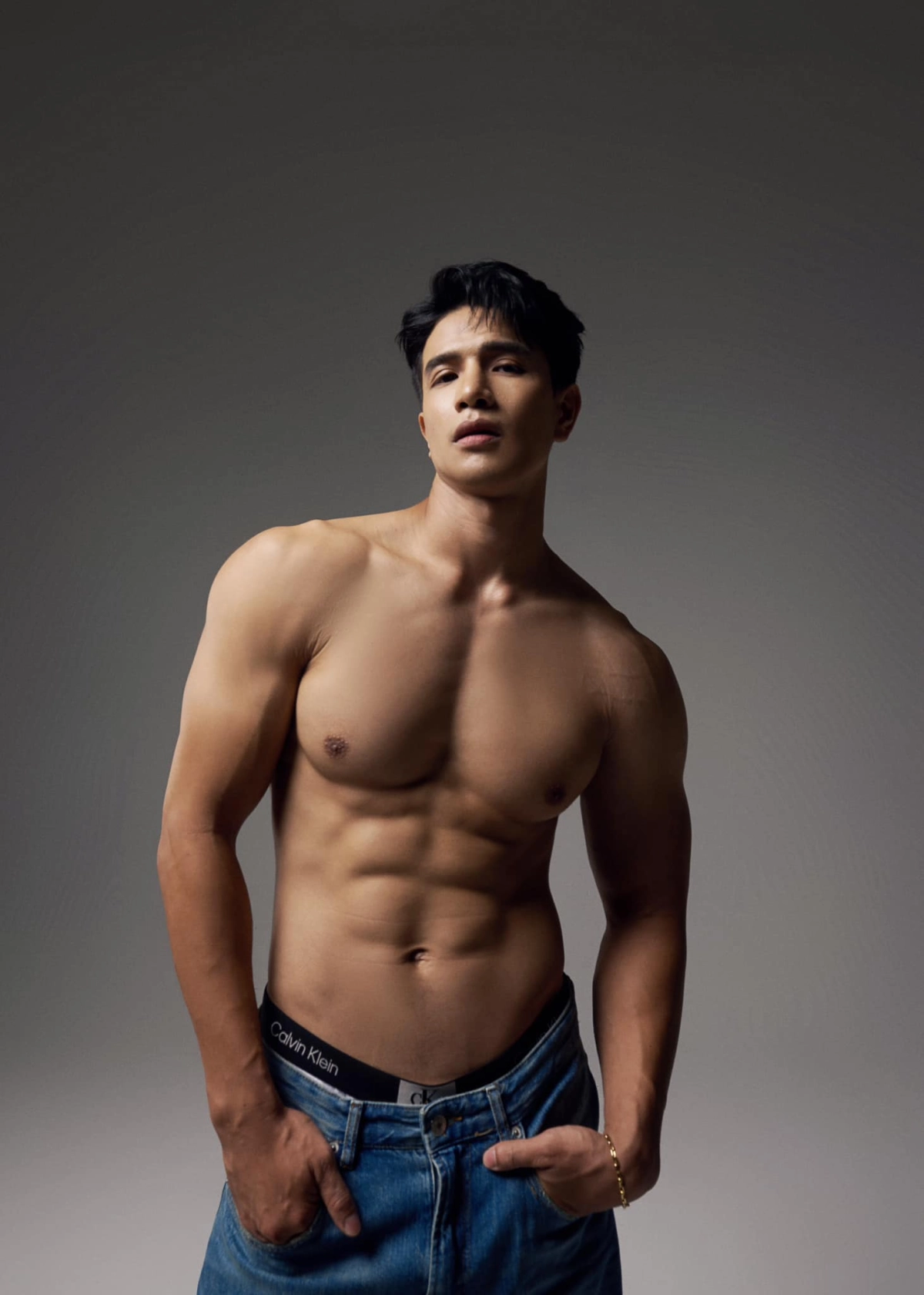 Mãn nhãn bộ Trịnh Bảo ảnh nam vương 6 múi